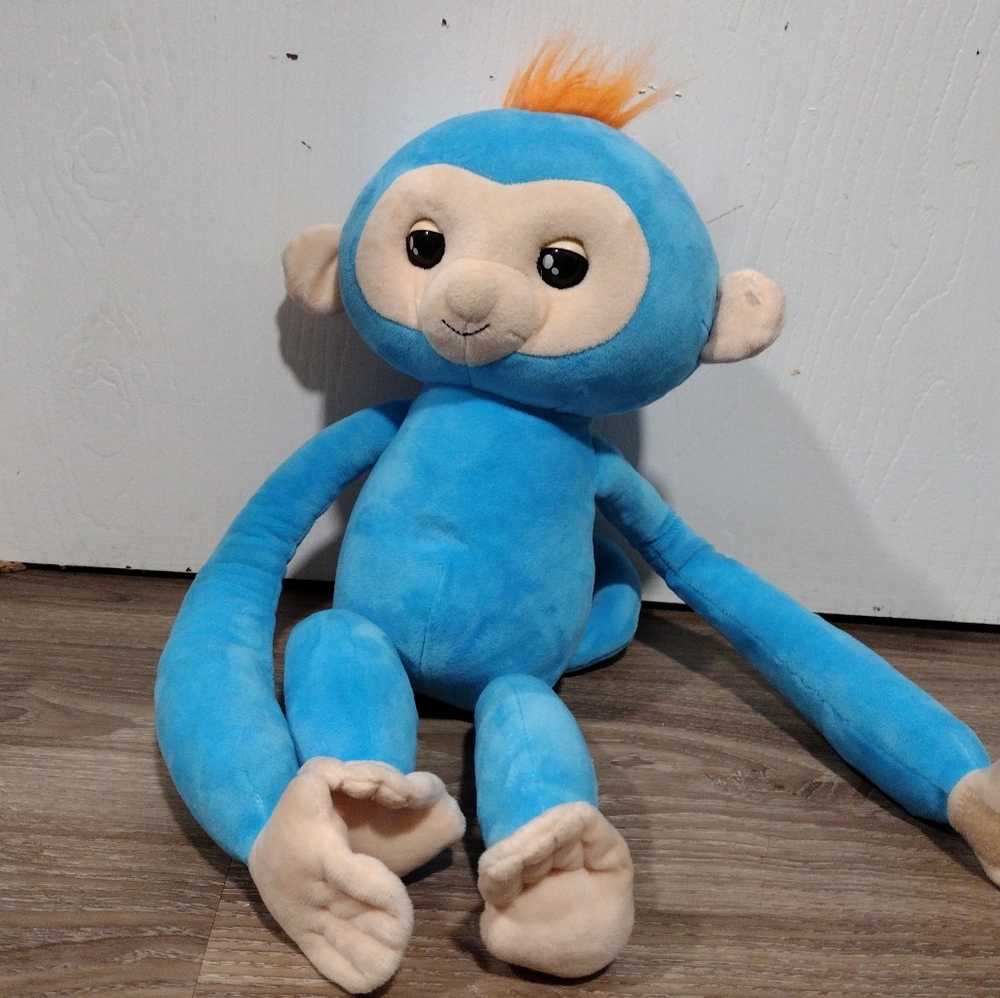 Blue fingerling hugs "Boris"